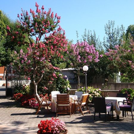 Hotel Gioia Garden フィウッジ エクステリア 写真