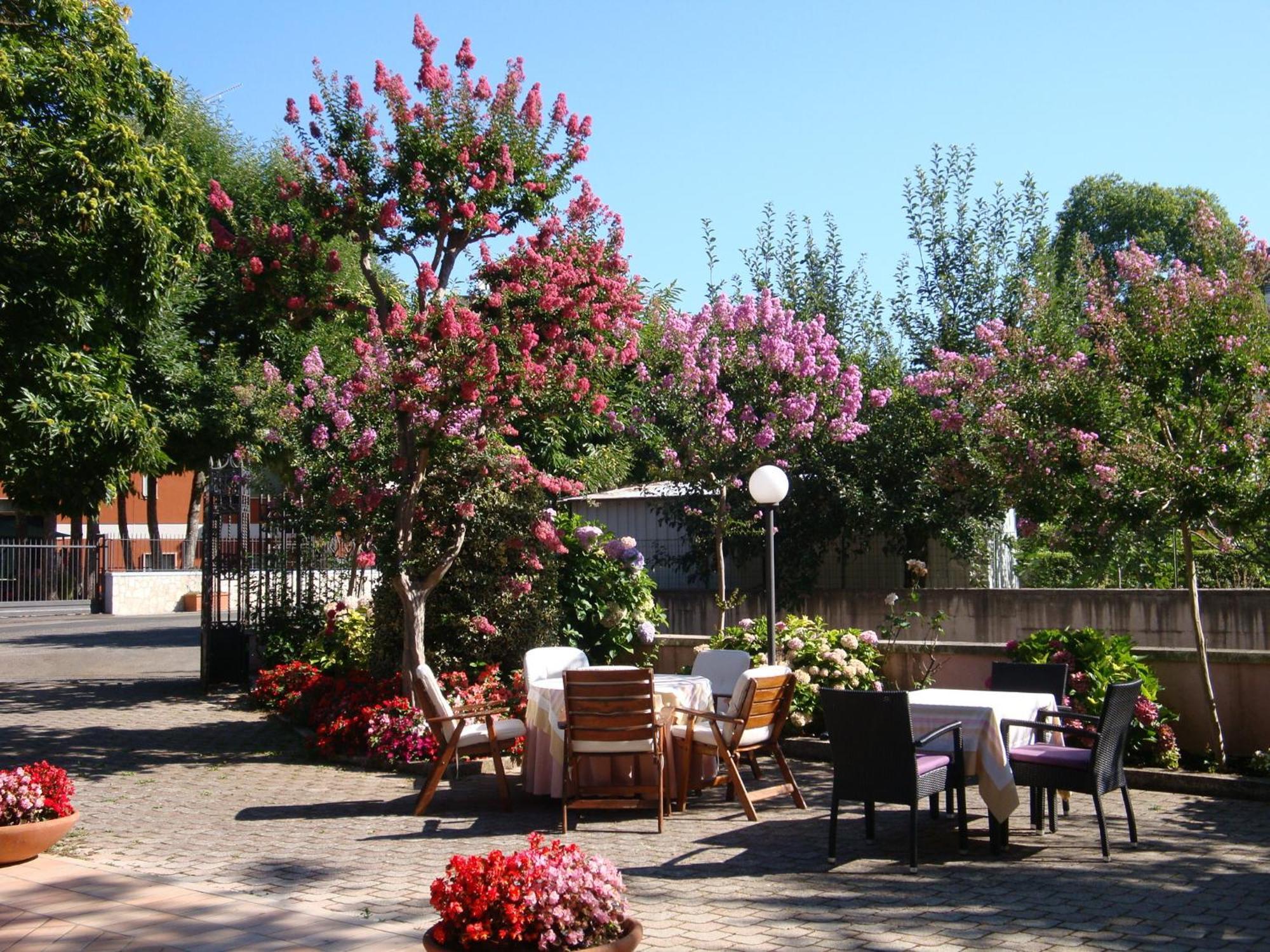 Hotel Gioia Garden フィウッジ エクステリア 写真