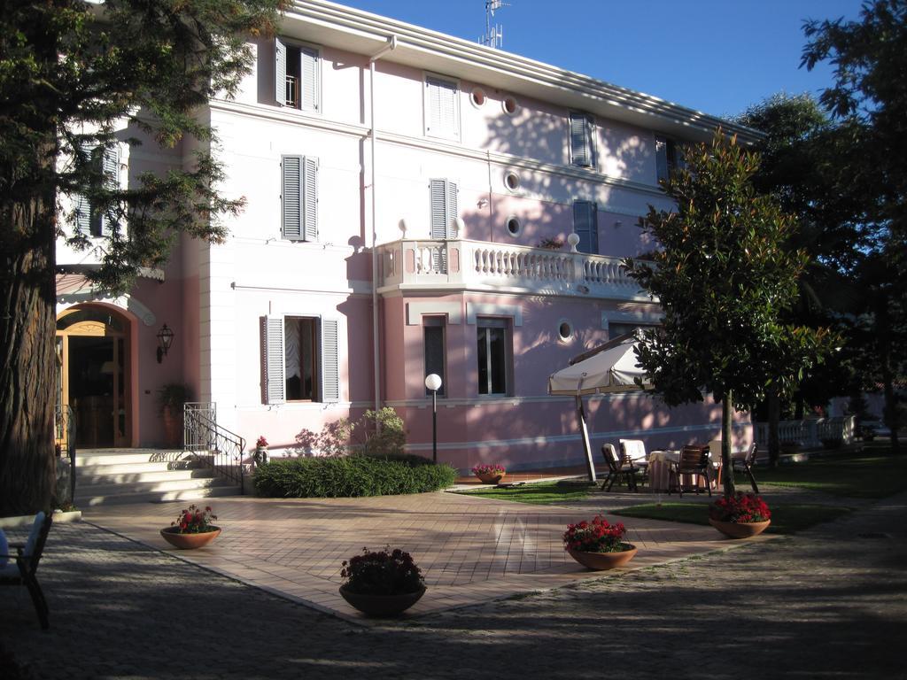 Hotel Gioia Garden フィウッジ エクステリア 写真