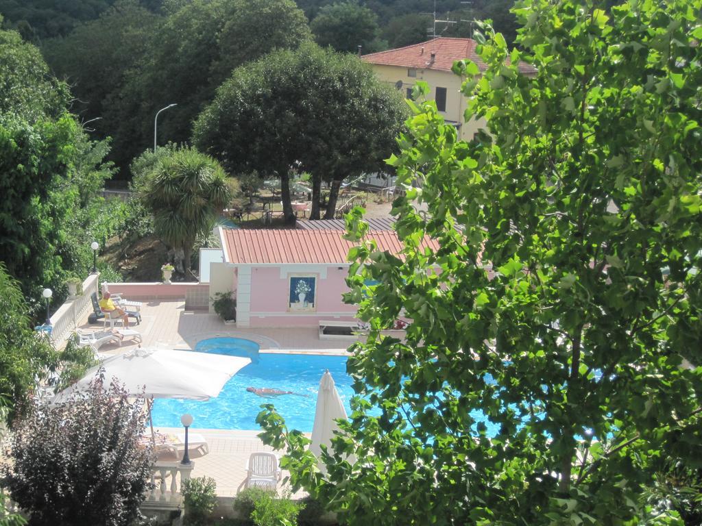 Hotel Gioia Garden フィウッジ エクステリア 写真