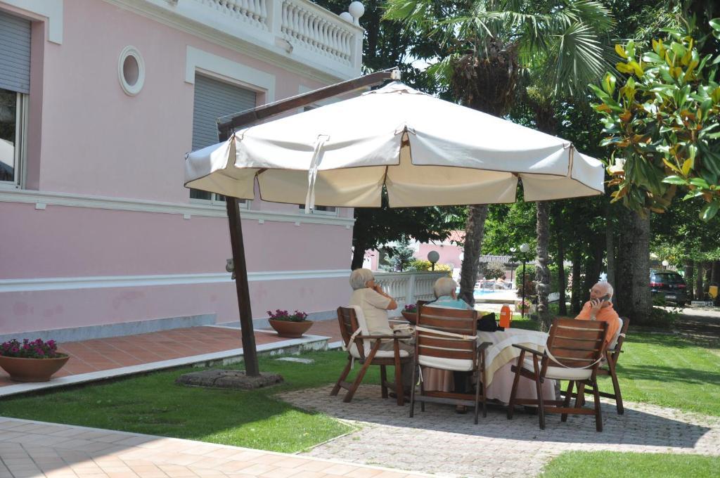 Hotel Gioia Garden フィウッジ エクステリア 写真