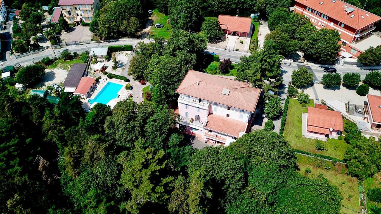 Hotel Gioia Garden フィウッジ エクステリア 写真